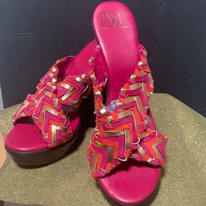 🎉HP🎉. NWOT DIANE VON FURSTENBERG  wood platform  sandals size 8